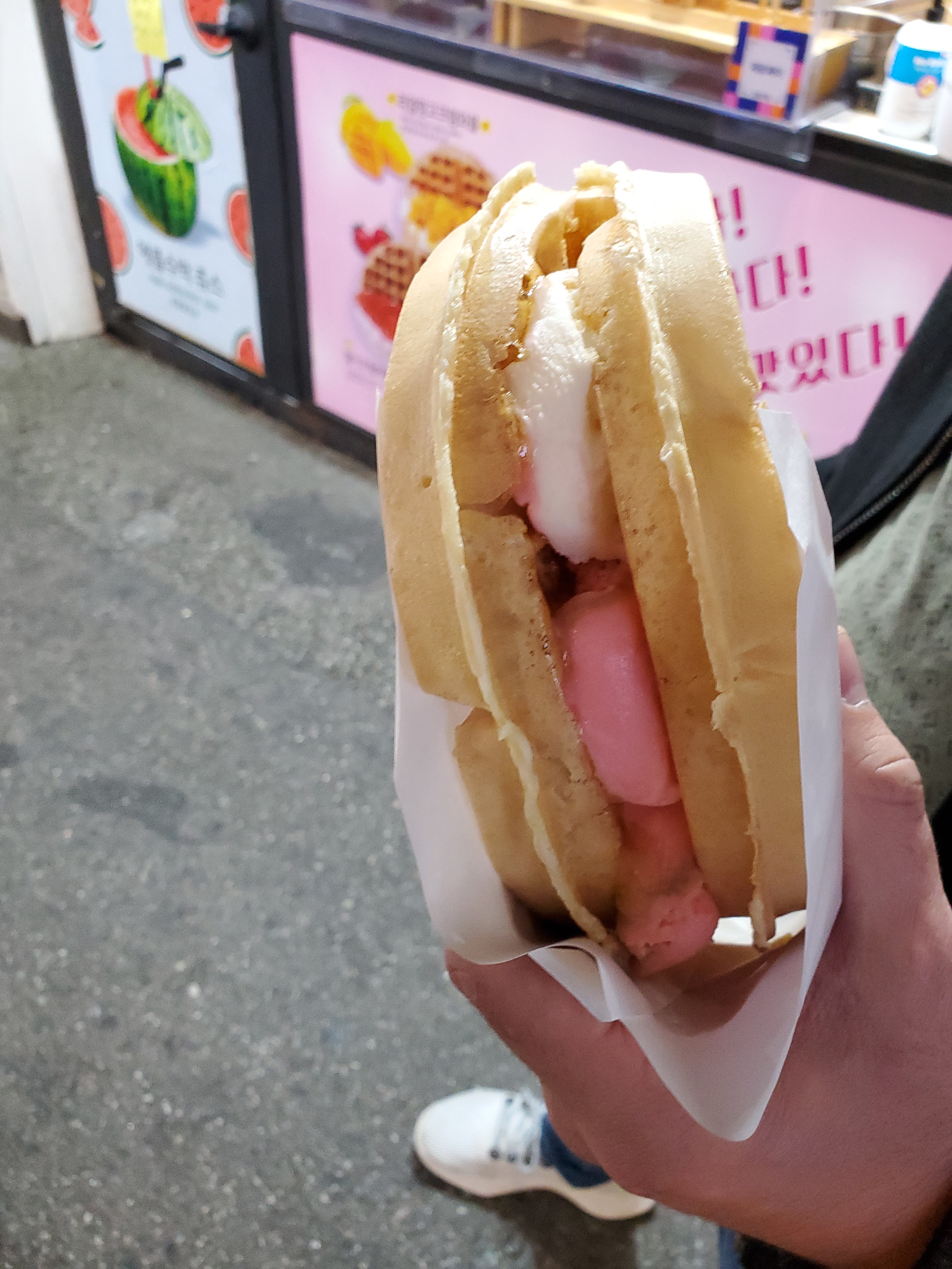 95B26756-1A7A-4CF7-9FF4-97F1594D9F3E