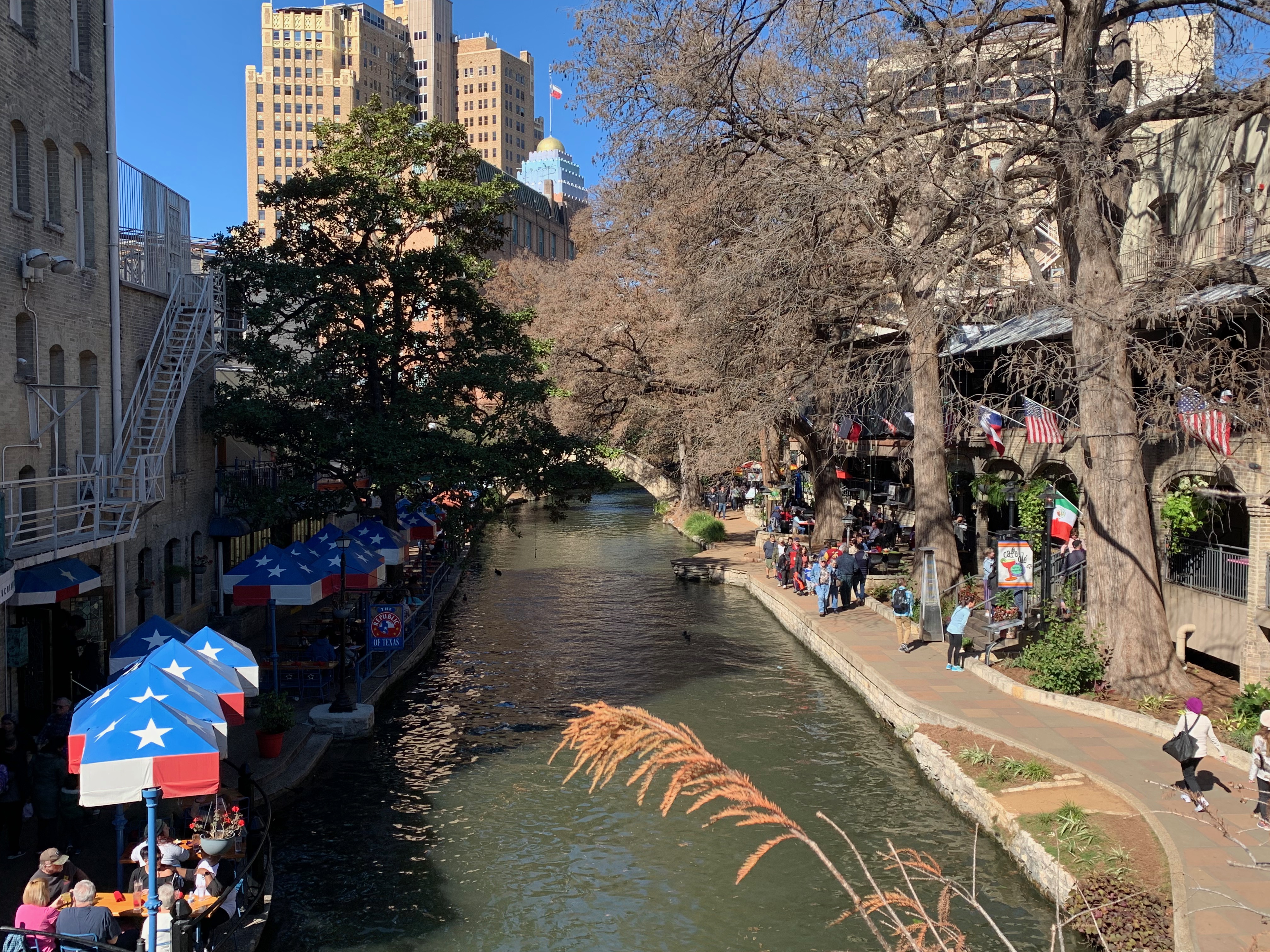 7860E546-5679-4274-8E8B-8DA3131CEF1D